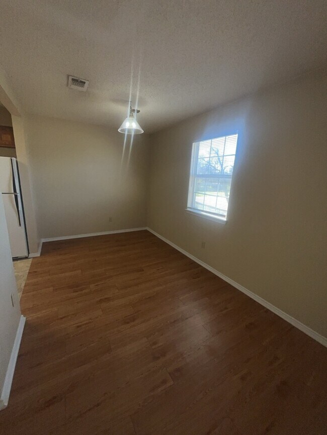 Photo - 2nd floor apartment water included! walking distance to Old town! Easy access to highway!