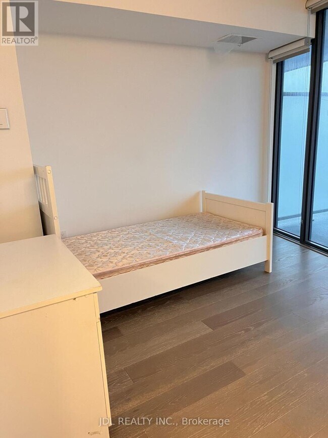 Photo - 11 Wellesley St W Unité 2812