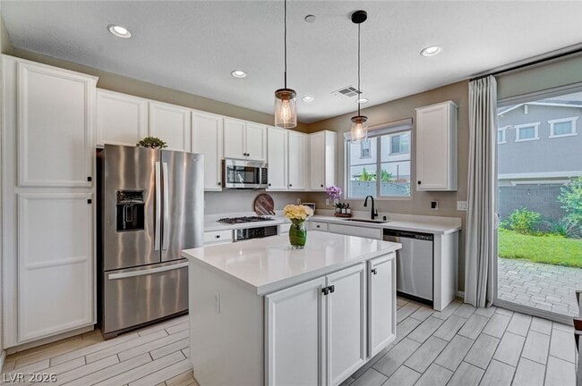 Photo - 372 Silva Pl