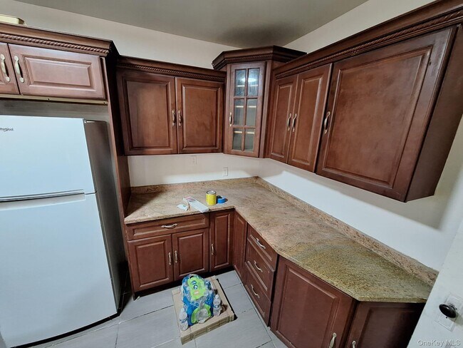 Photo - 90-43 170th St