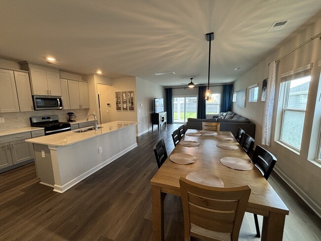 Photo - 702 Whitebark Dr