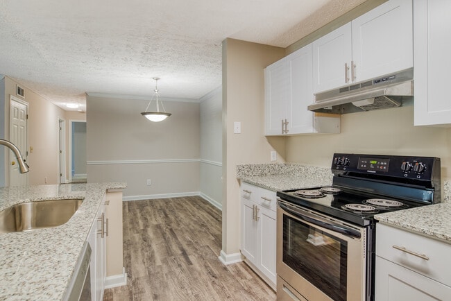 1BD, 1BA - 914SF - Kitchen