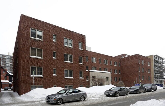 Photo - 225 MacLaren