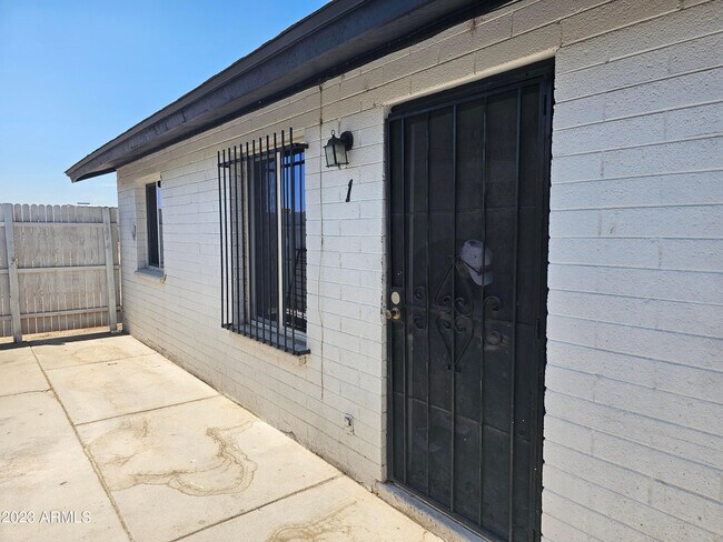 Building Photo - 3224 W Jackson St Unit 3