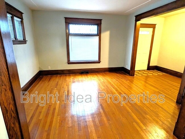 Photo - 801 4th St E