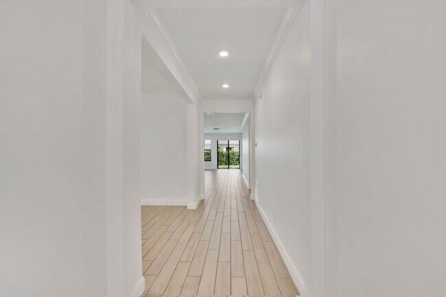 8318 Vivaro Isle Way