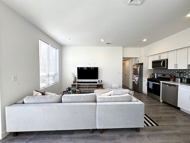 Photo - 302 Broadway Unit 301