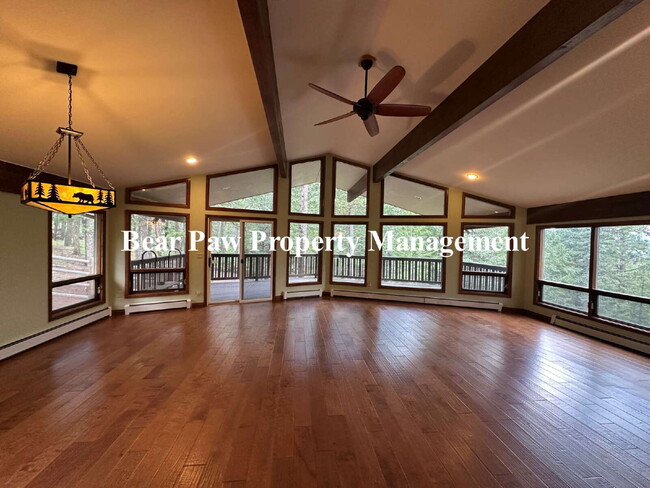 Building Photo - Lovely Home in Soda Creek!!