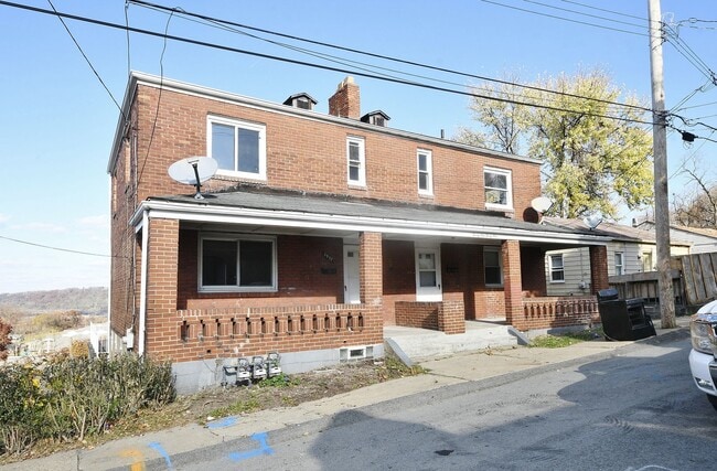 Building Photo - 2937-2939-2939 Freeland St Unit 2939 Freeland St