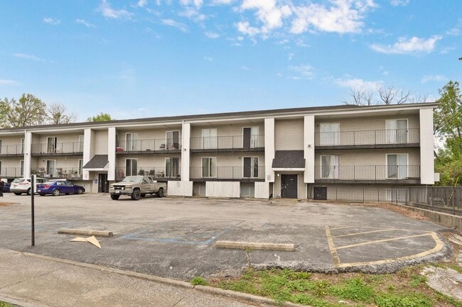 Building Photo - 865 S Douglas Ave
