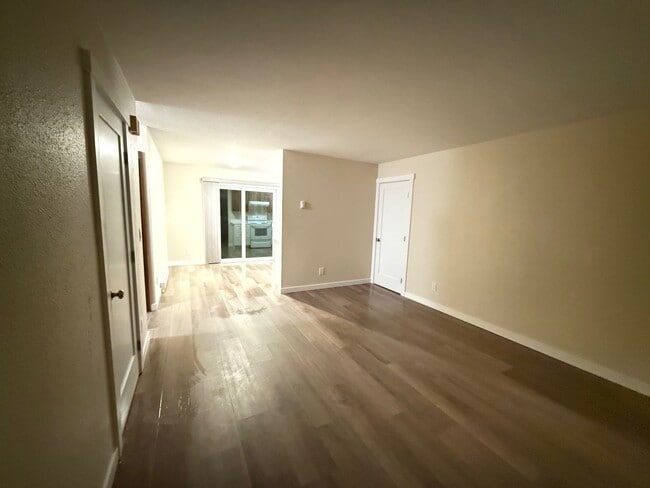 Building Photo - 1860 Myrtle St Unit #1