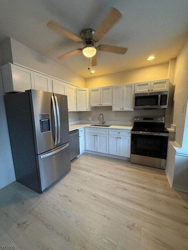 Photo - 332 Belleville Ave