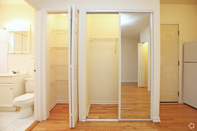 Studio, 1 BA - Closet Space
