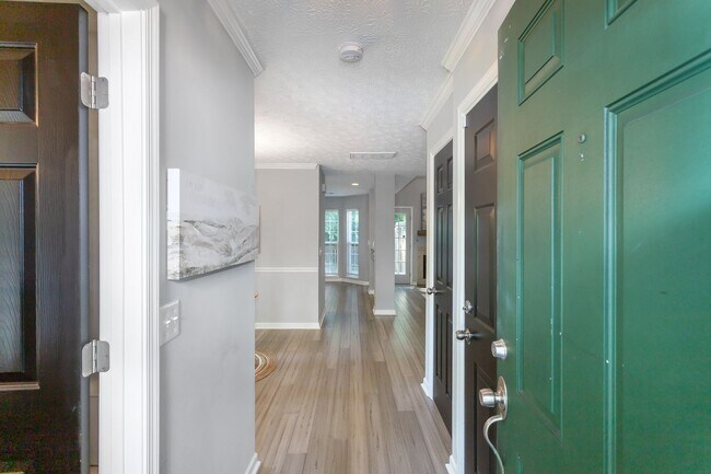 Photo - Beautiful end unit in sought-after Nashboro Village
