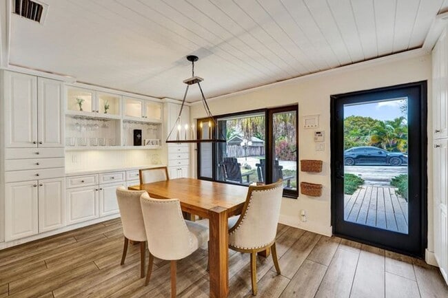 Photo - 5612 Harding St