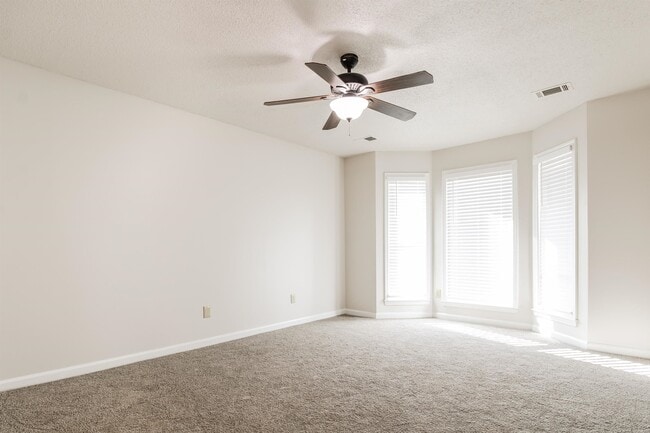 Photo - 3768 Stonehill Dr House