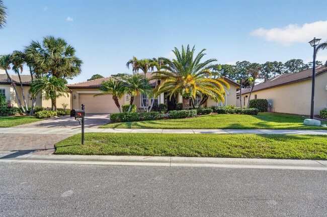 Building Photo - 854 SW St Tropez Ct