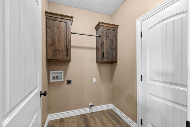 106 E Mls Rd
