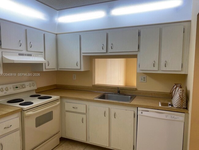 Photo - 1810 SW 81st Ave Unidad 2311