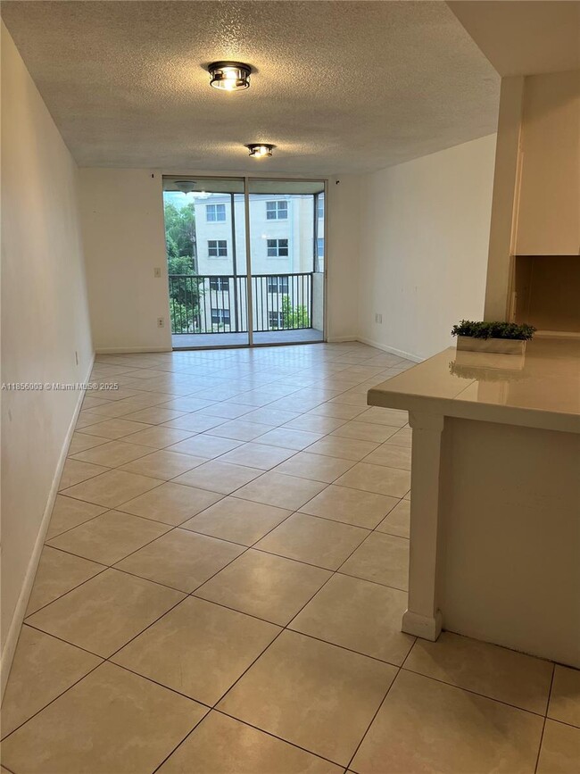 Building Photo - 8353 Lake Dr Unit 405 Rental