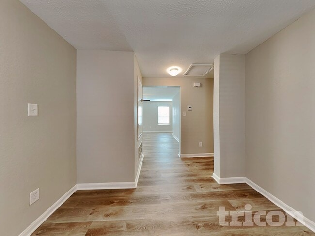 Photo - 20660 Dunrobin Dr