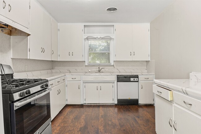 Photo - 1205 Ewing St