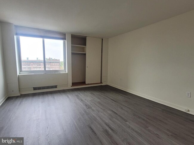 Building Photo - 604-36 S Washington Square Unit 613 Rental