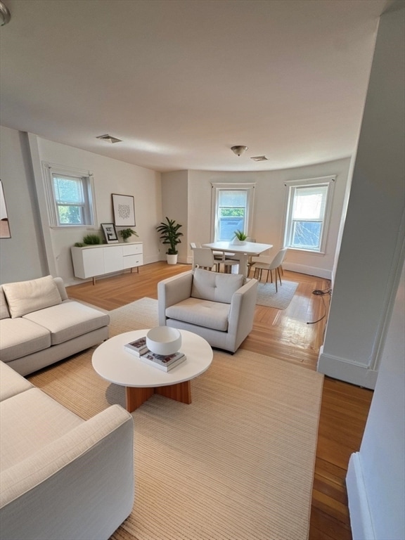 Building Photo - 14 Lyndhurst St Unit 2R