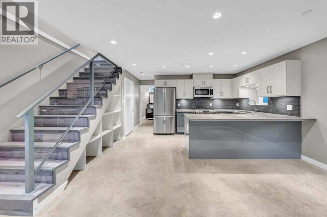 Photo - 439 W 3rd Ave