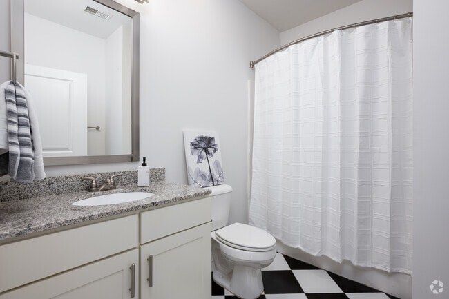 1BR, 1BA - 767SF - Bathroom