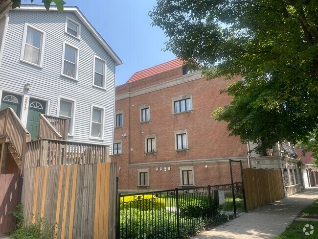 Building Photo - 2612 W Huron St Unit 3F Rental