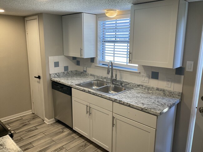 Photo - 85 E Caldwood Dr