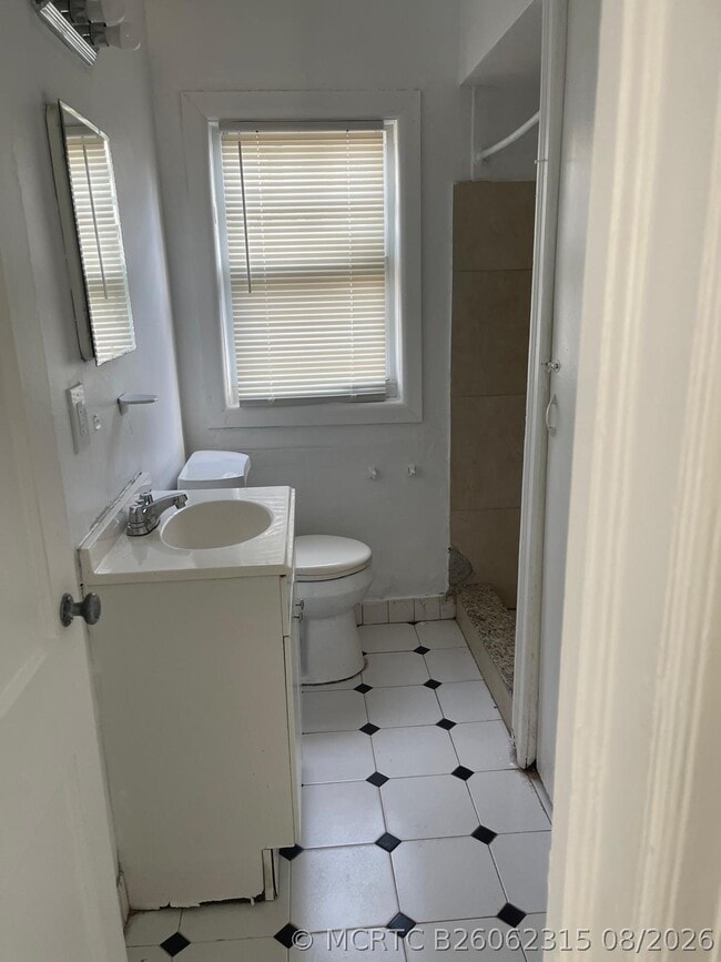 Photo - 715 8th Ave N