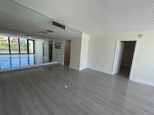 Photo - 336 Golfview Rd Unit 309