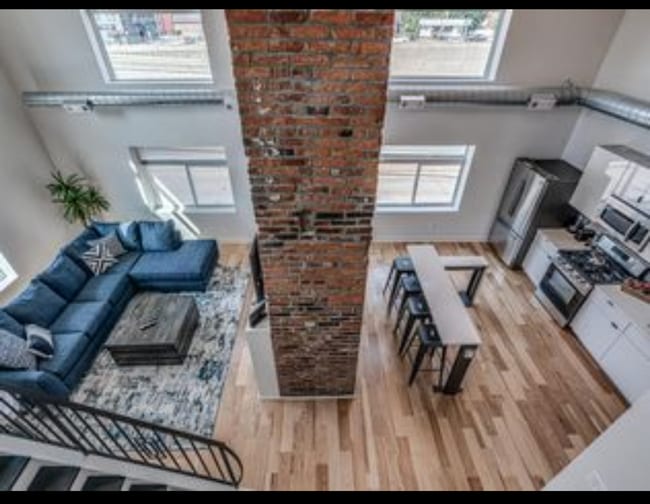 Photo - Madison Ave Unit 900 Madison Apt B