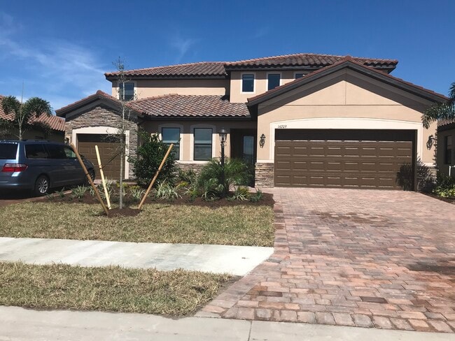 Building Photo - 14209 Florida Rosemary Dr