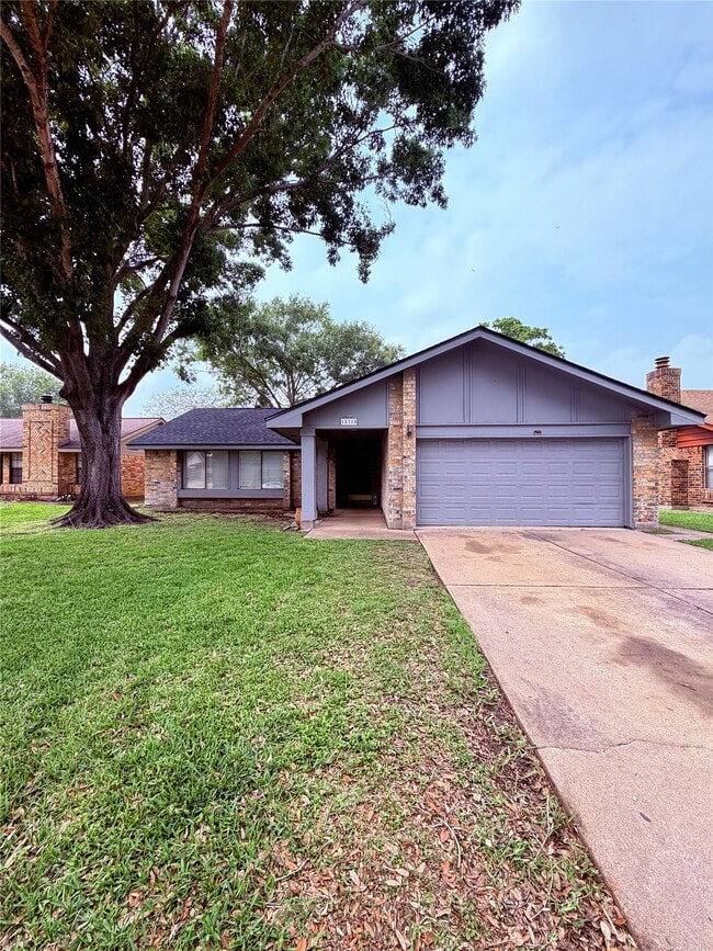 Building Photo - 15310 Beechnut St