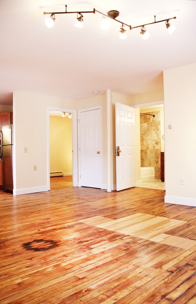 Photo - 44 N Champlain St Unit APT 2
