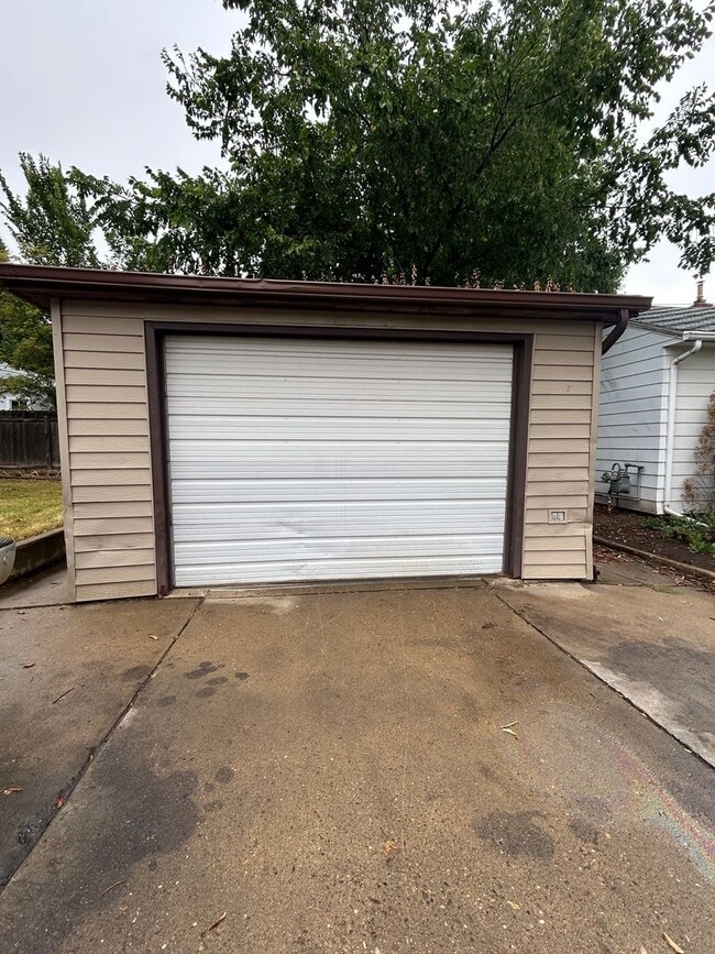 Photo - Lovely 2 bedroom Upstairs of a Duplex for ...