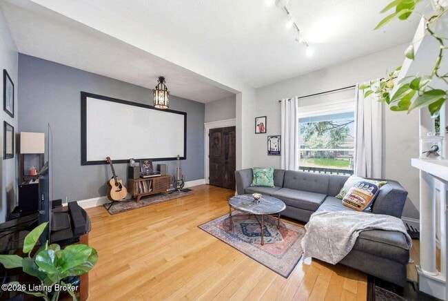 Photo - 925 Ellison Ave