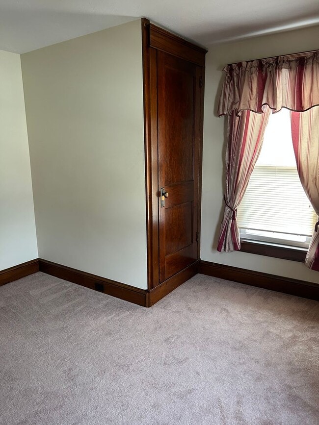 Photo - 3 Bedroom, 1.5 bathroom Home with 2-Car Garage!!