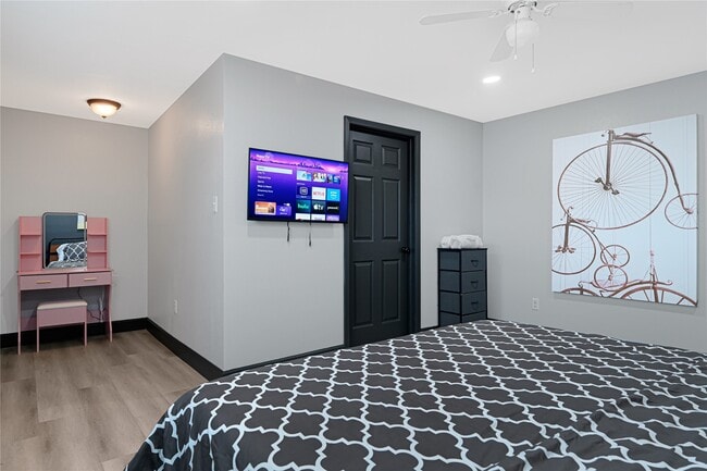 Building Photo - 12115 Wood Forest Dr Rental