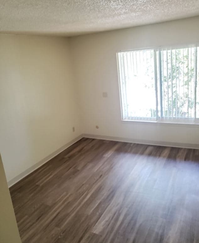 Photo - Lakeshore Villa Apartments