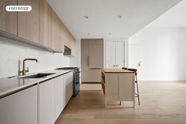 Photo - 3 Ct Square W