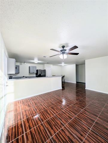 Photo - 240 Crowfoot Dr