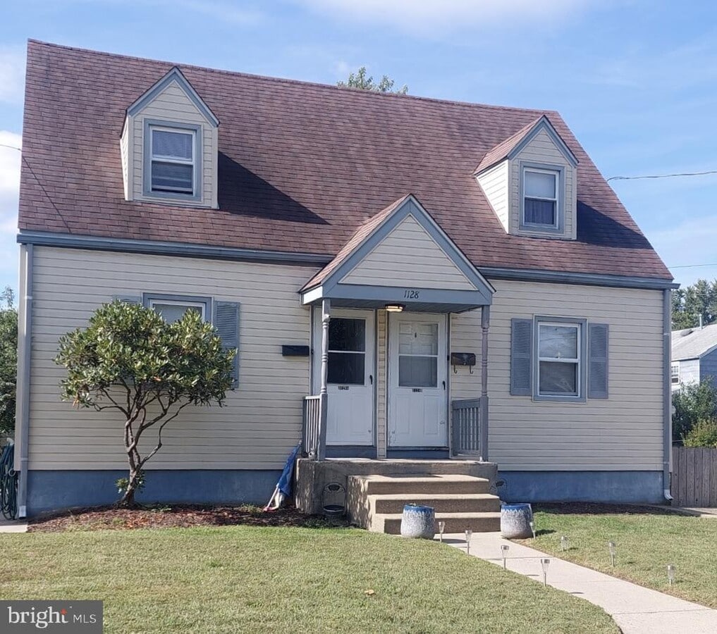 Photo - 1128 Howard Ave