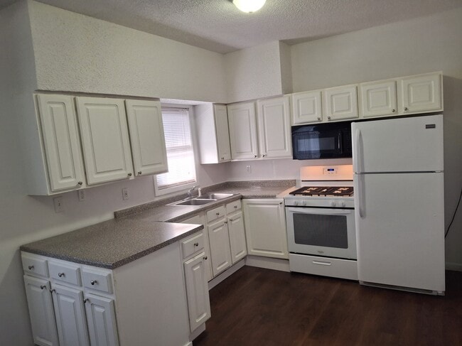 Unit3- 2 Bedroom - Castle Property Services