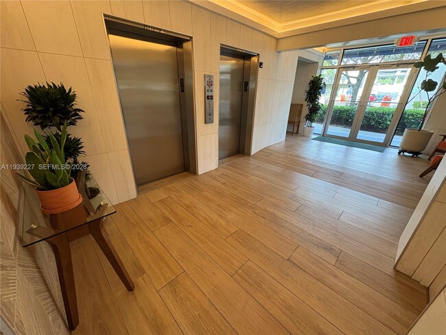 Photo - 1331 Lincoln Rd Unit 402