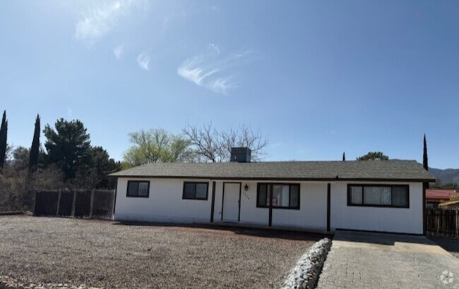 Building Photo - 4 Bedroom in Cottonwood - Contact Property... Rental