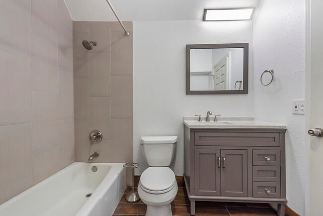 Photo - 2043 Carroll Ave